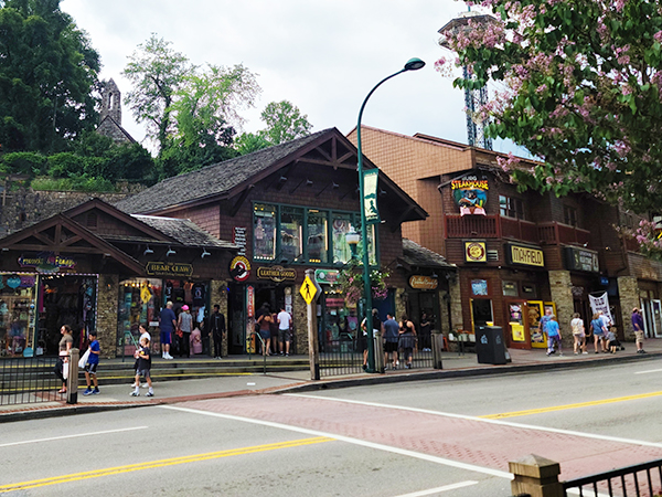 Entrance to the parking lot from the main parkway in Gatlinburg